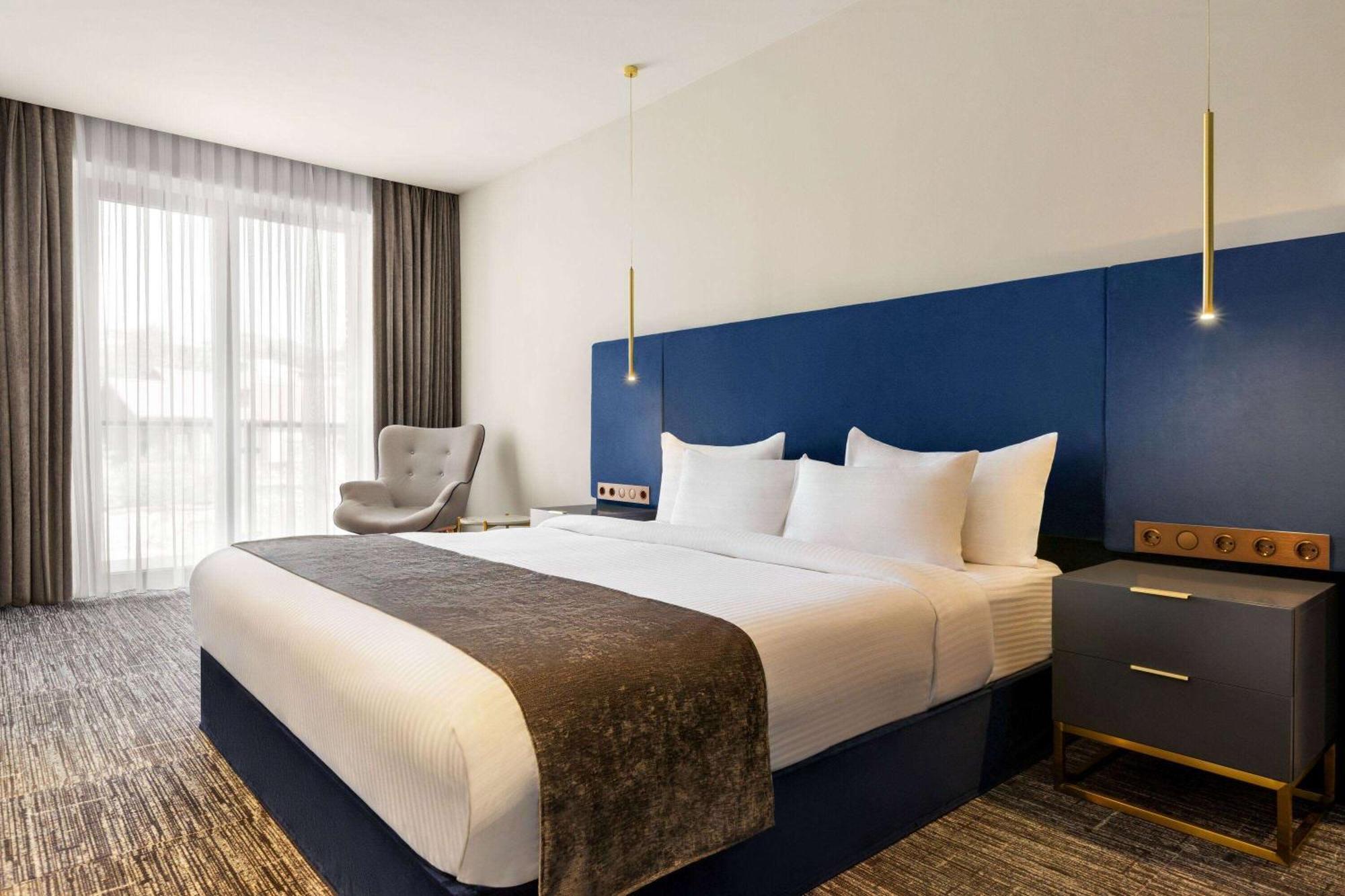 Hotel Ramada By Wyndham Old 4*
