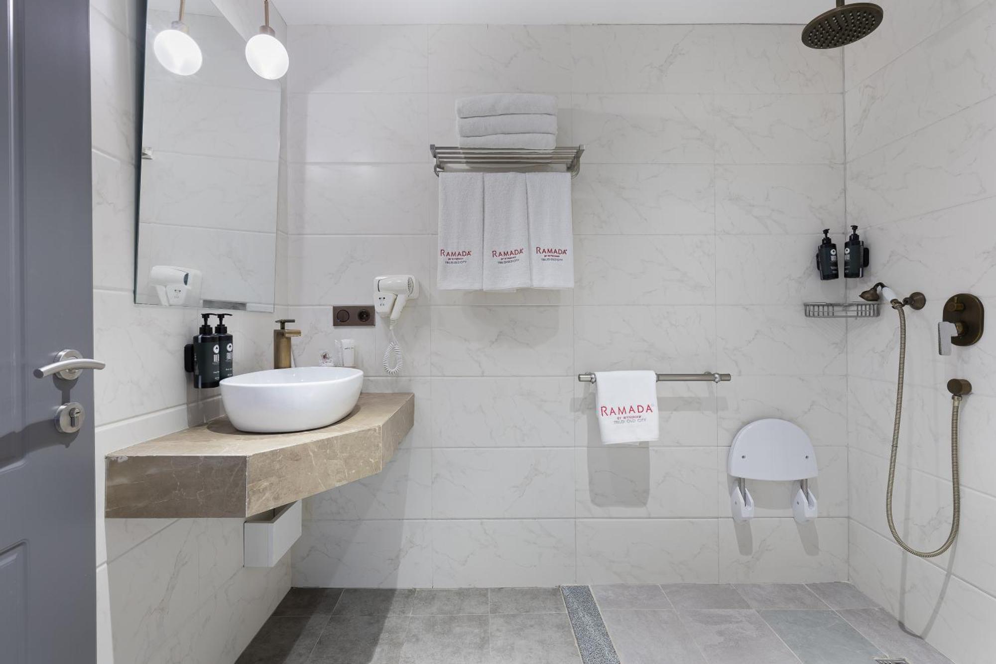 Ramada By Wyndham Old 4* Tiflis