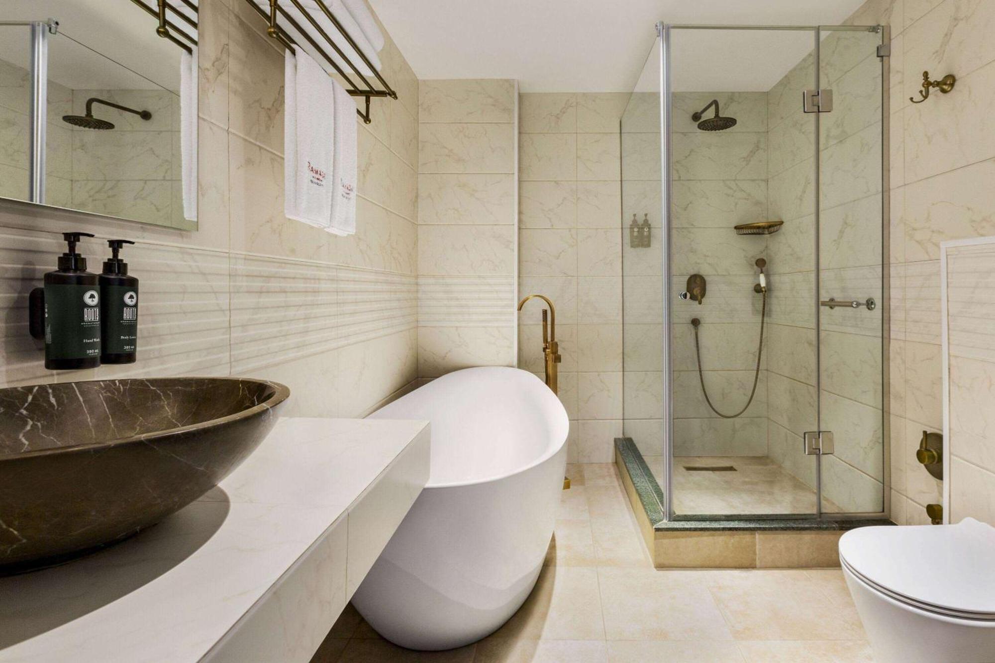 Ramada By Wyndham Old Otel 4*